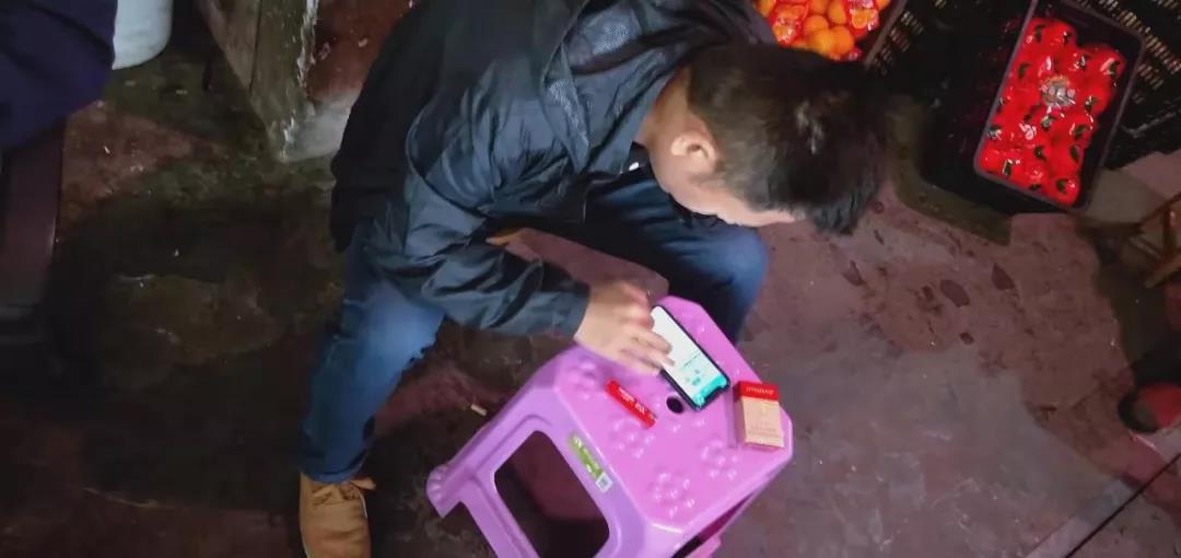 张青福果业卖手使用芝麻地.jpg